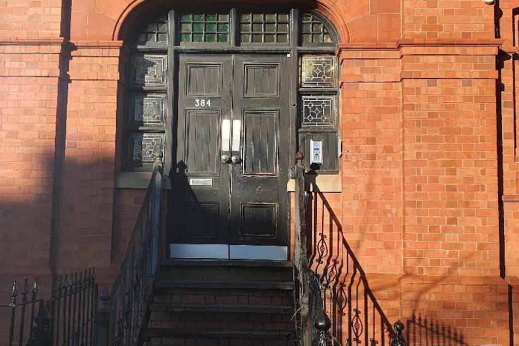 Delightful Period Conversion Apartamento