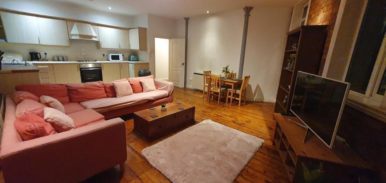 Apartamento Delightful Period Conversion Manchester